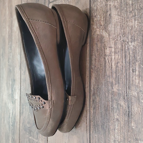 TAHARI Women's Harley Loafer - Picture 5 of 9
